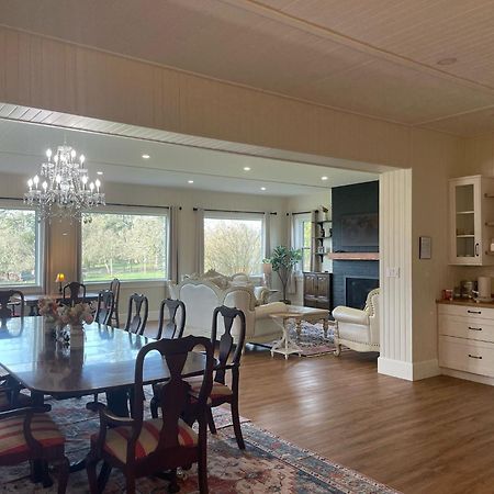 Woodside Farm Country Inn Sooke Dış mekan fotoğraf