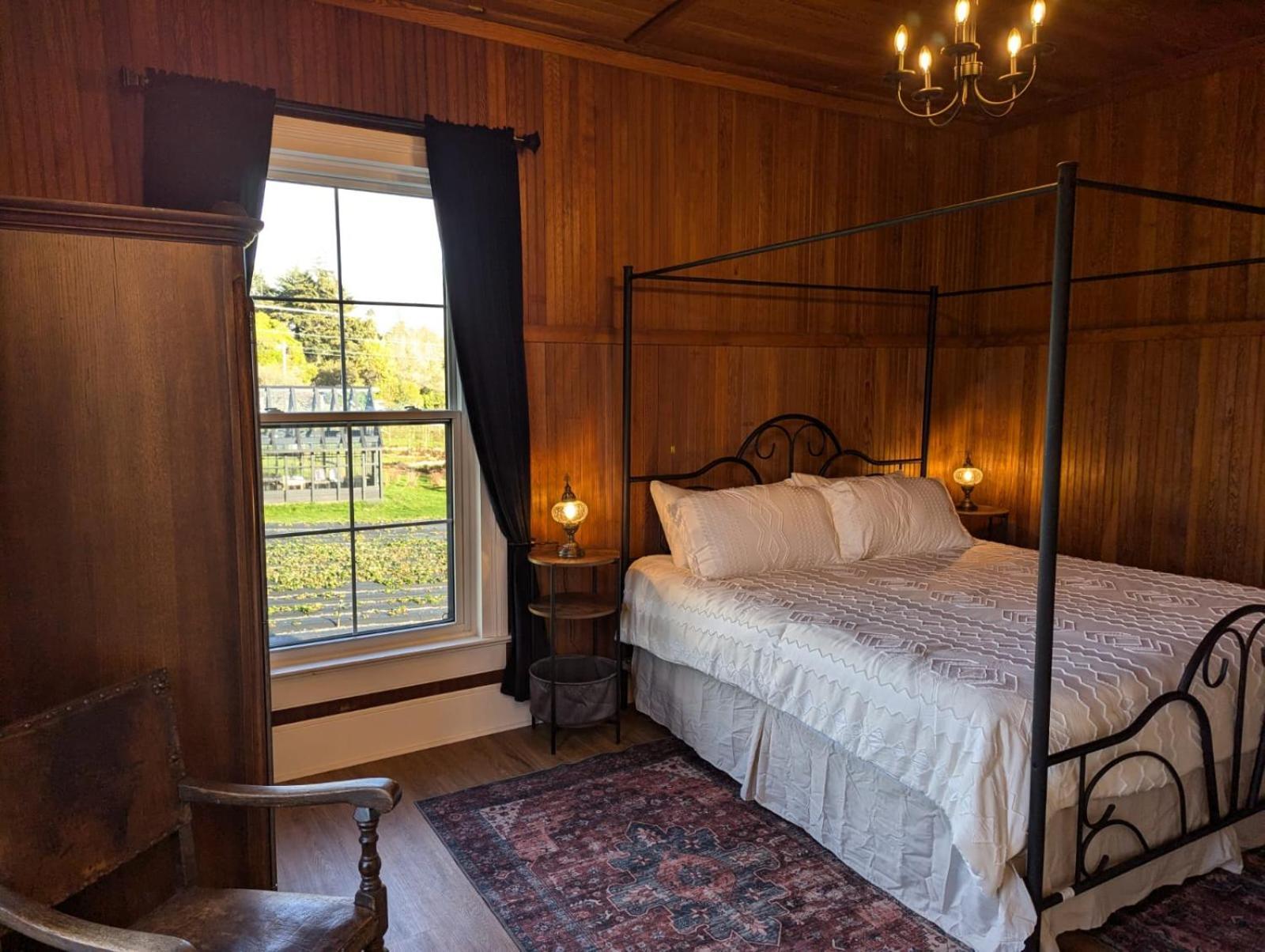 Woodside Farm Country Inn Sooke Dış mekan fotoğraf