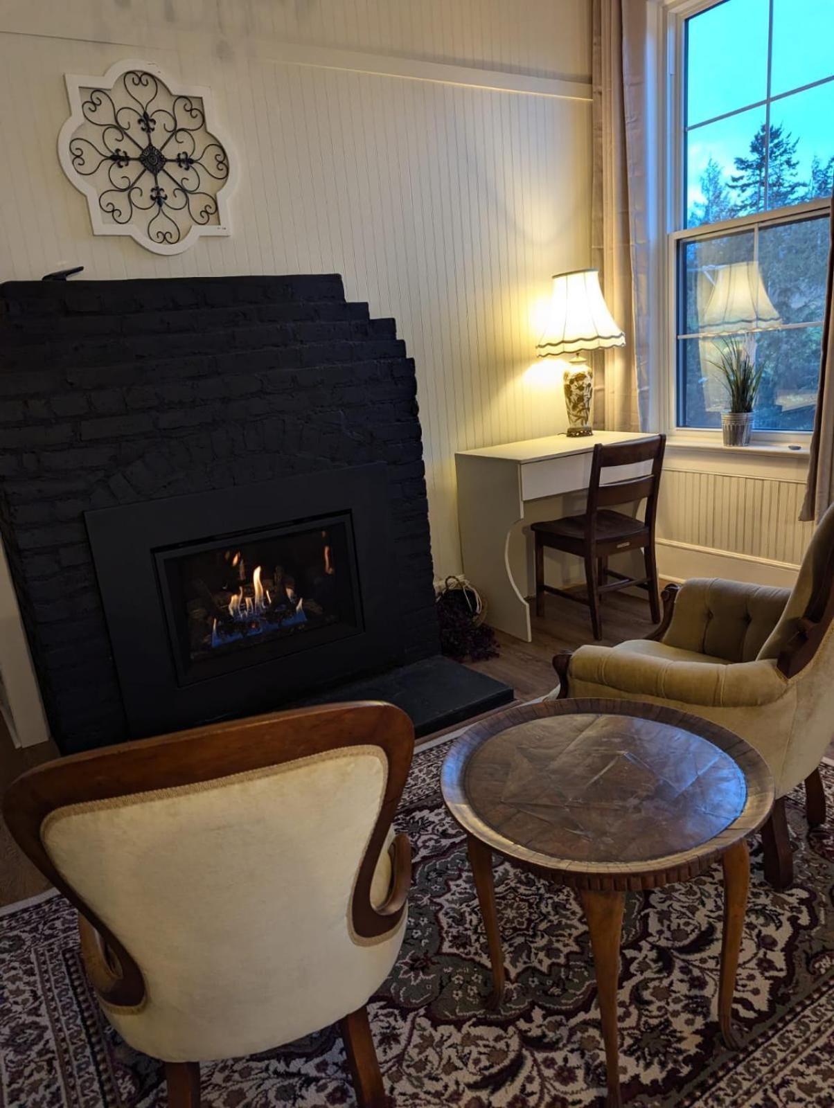 Woodside Farm Country Inn Sooke Dış mekan fotoğraf
